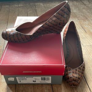 Johnston & Murphy cognac wedge heel size 7
